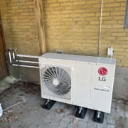 Udedel af Varmepumpe opsat af VVS Installatør