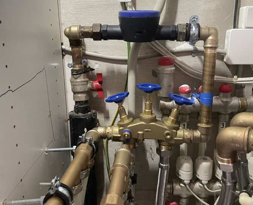 Varmepumpe gulvvarme system udført af VVS installatør
